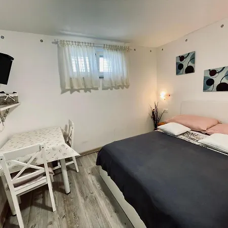 公寓 Cosy Basement By The Sea *