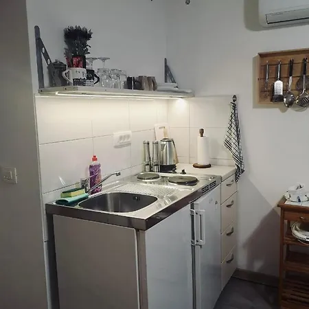 Cosy Basement By The Sea * 布雷拉