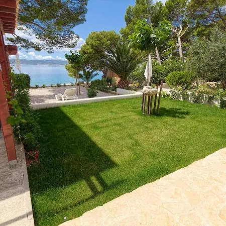 Apartman Cosy Basement By The Sea Brela