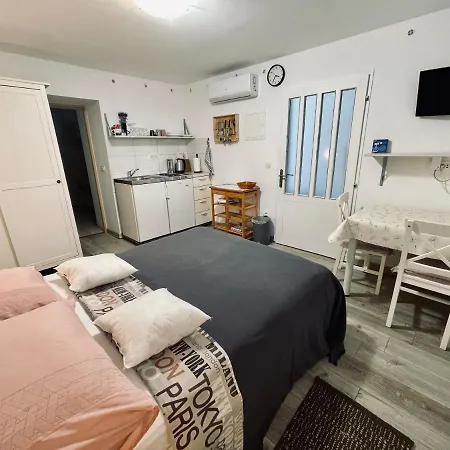 Cosy Basement By The Sea 布雷拉