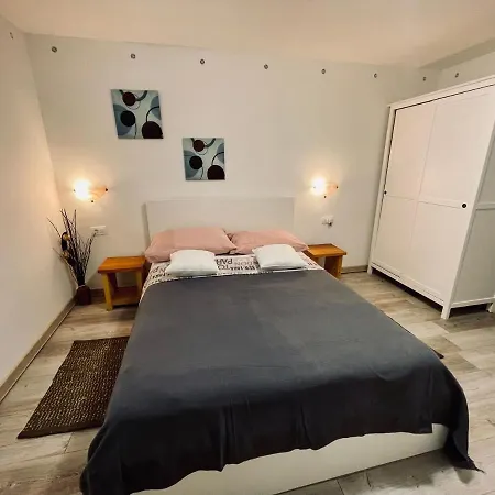 Cosy Basement By The Sea Apartman Brela