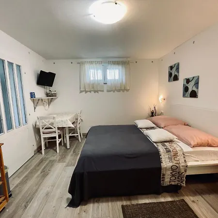 Cosy Basement By The Sea 布雷拉