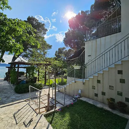 Cosy Basement By The Sea 布雷拉